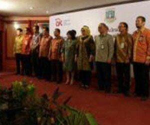 Gubernur Banten Rano Karno saat mengukuhkan Tim Percepatan Akses Keuangan Daerah