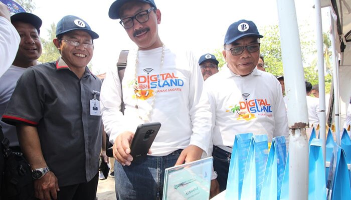 Kepala Perwakilan BI wilayah DKI Jakarta, Hamid Ponco Wibowo bersama Direktur PT Bank DKI, Ateng Rivai dan Bupati Kepulauan Seribu, Husein Murad, saat peluncuran Digital Island di Kepulauan Seribu. (ist)