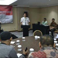 Wakil Walikota saat memberikan sambutan dihadapan anggota Parpol. (wandi)