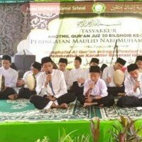 Santri Imut Setu Bekasi saat wisuda dan khataman Alquran.