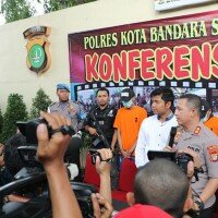 Kapolres Bandara Soekarno-Hatta, AKBP Arie Ardian Rishadi saat gelar perkara pelaku dodos tas penumpang pesawat.(Imam)
