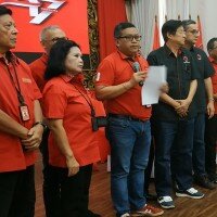 Sekjen PDIP Hasto Kristiyanto bersama jajaran pengurus partai di Kantor DPP PDIP. (ikbal)