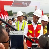 Presiden Jokowi saat meresmikan pembukaan Tol Cikampek 2 Elevated di 38 KM Kabupaten Bekasi.(lina)