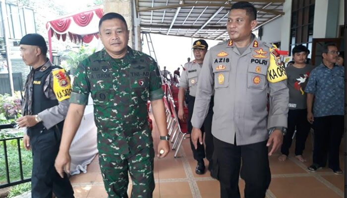 Kapolres Metro Depok AKBP Azis Andriansyah bersama Dandim 0508 Depok Kolonel Inf Agus Isrok Mikroj. (angga)