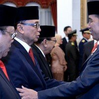 Presiden Jokowi saat melantik sembilan anggota Wantimpres di Istana Negara Jakarta. (ist)